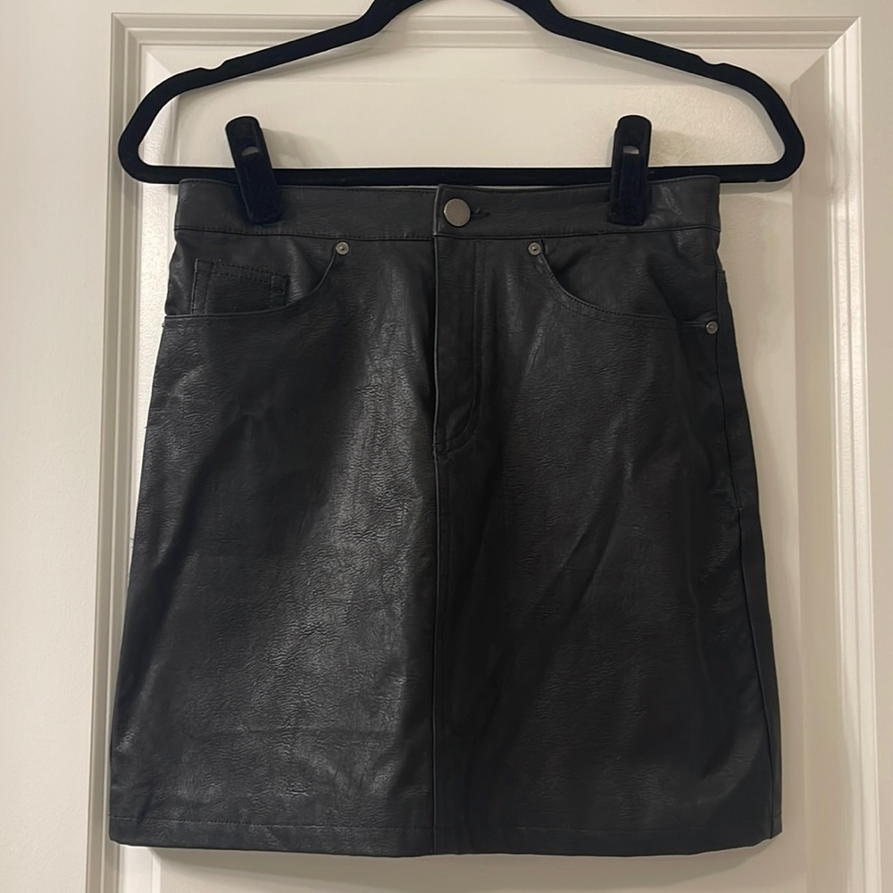 H&M Black Faux Leather Skirt - Size 4
